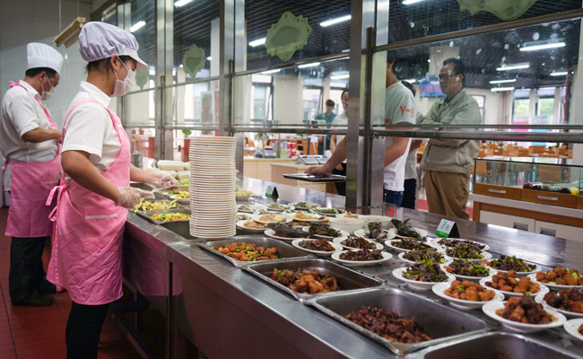 私人承包食堂将逐渐退出团餐市场，企业饭堂承包成新主流